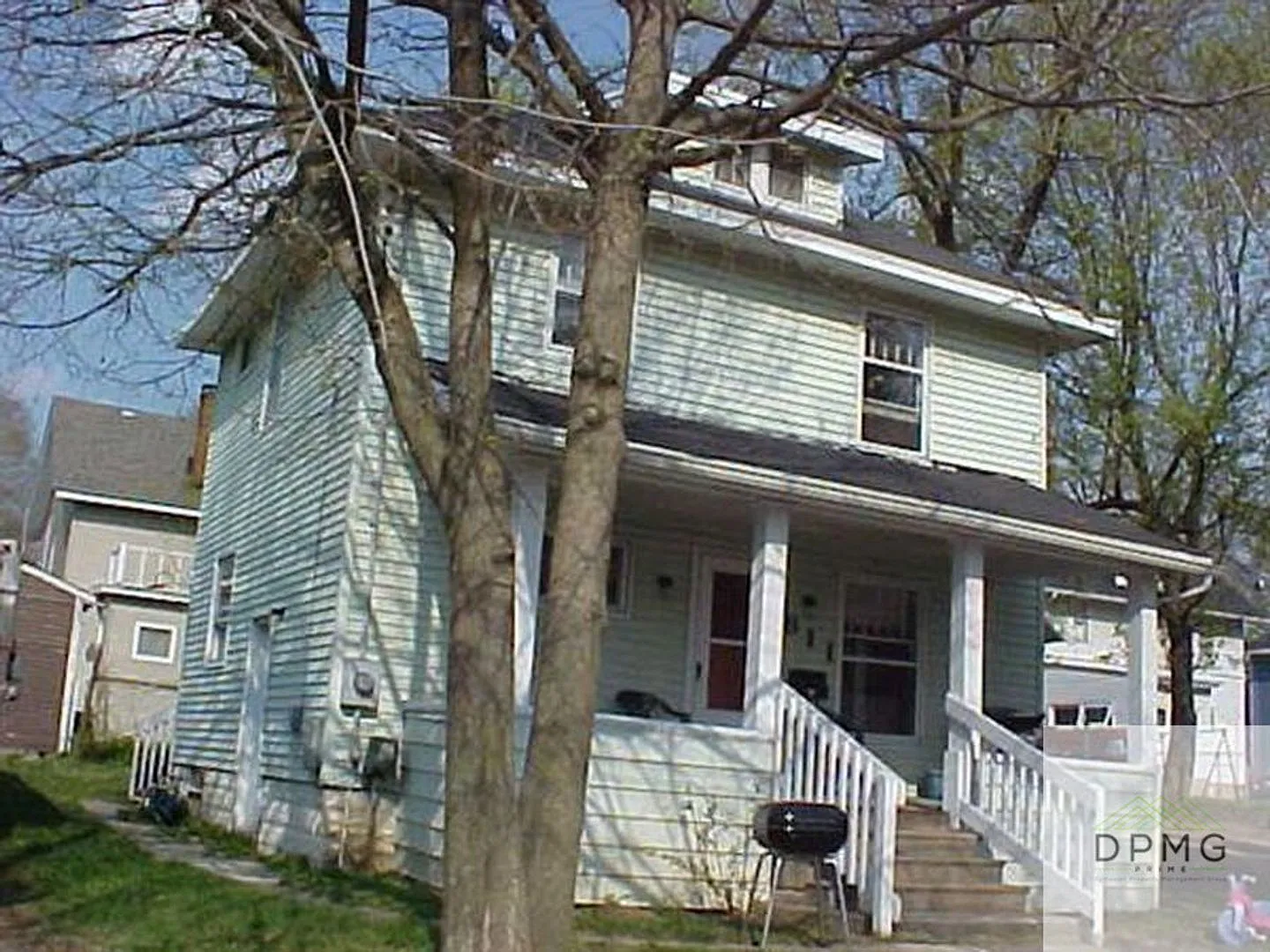 811 Summerville Avenue — Photo 1