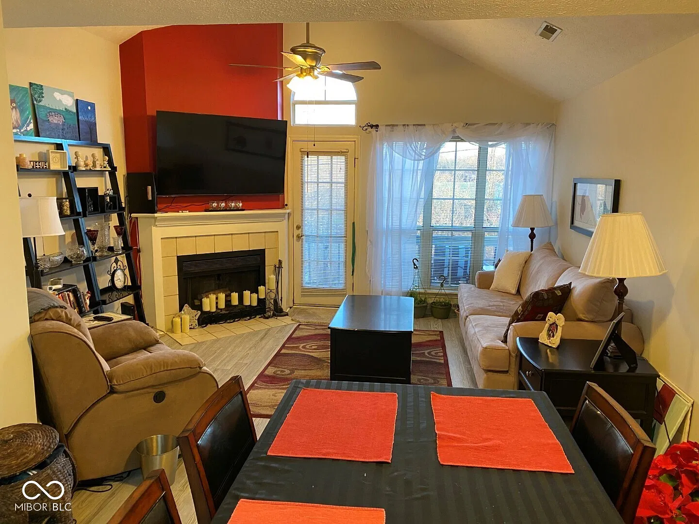 2 bed, 1.5 bath, 890 sqft, $1,595 — Photo 3