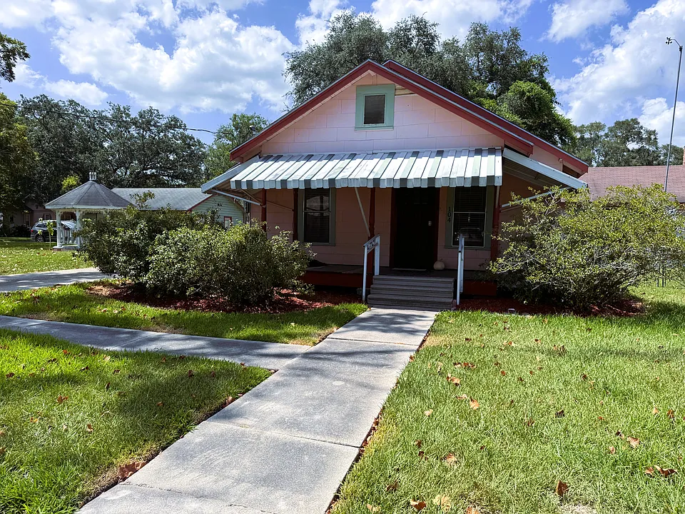 104 Flowers St