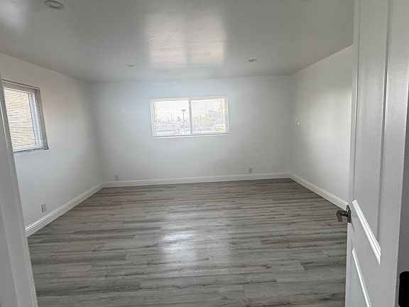 5th image of 1749 Victorian Ave #B