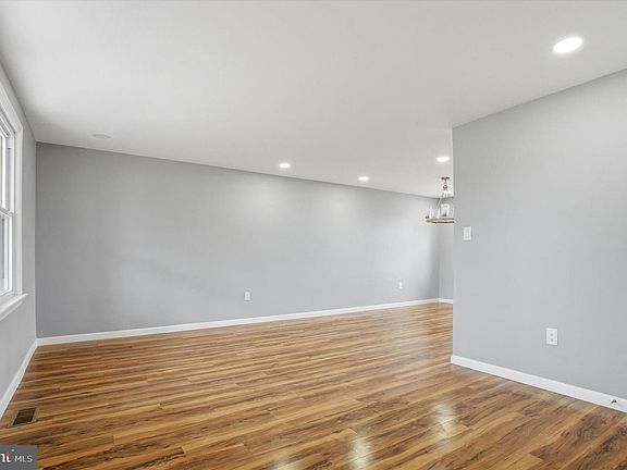 4th image of 1061 York Ave