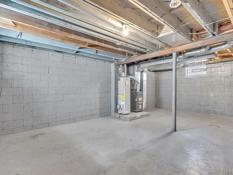 764 Woodmere St — Photo 35
