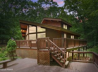 10 Cove Point Cir, Lakeville, PA 18438