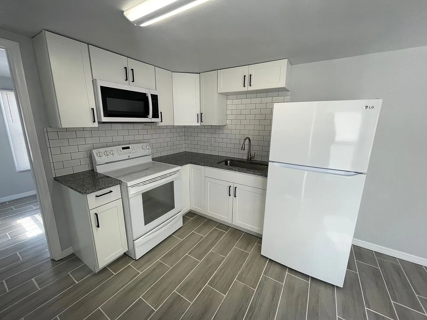 Fully Renovated 2Bed/1Bath Mobile Home for Rent! Bradenton, FL — Photo 3