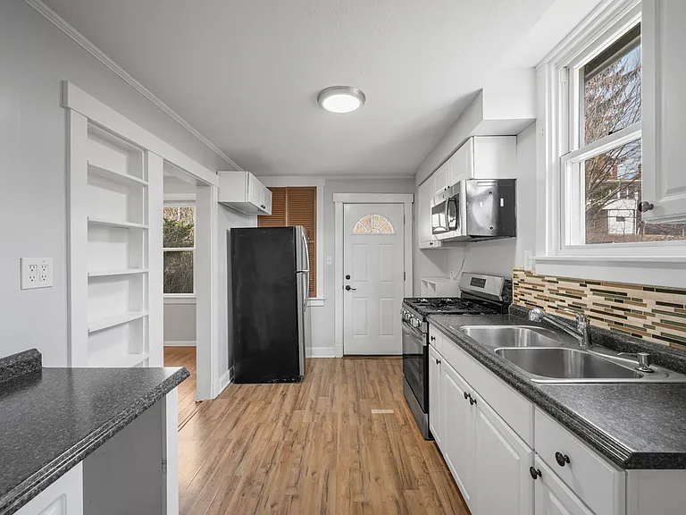 2921 Brentwood Ave — Photo 11