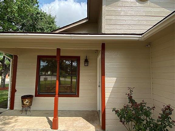 4th image of 2801 Barnes Dr