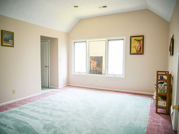 4th image of 1016 Kentucky Blvd