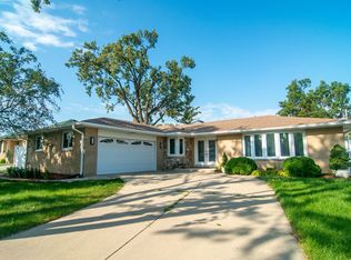 8736 S 80th Ct, Hickory Hills, IL 60457
