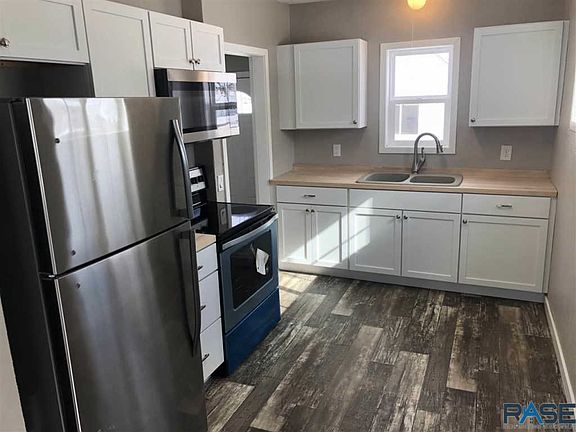 3rd image of 11950 111th St