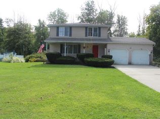 40 Glendale Ter, Orchard Park, NY 14127