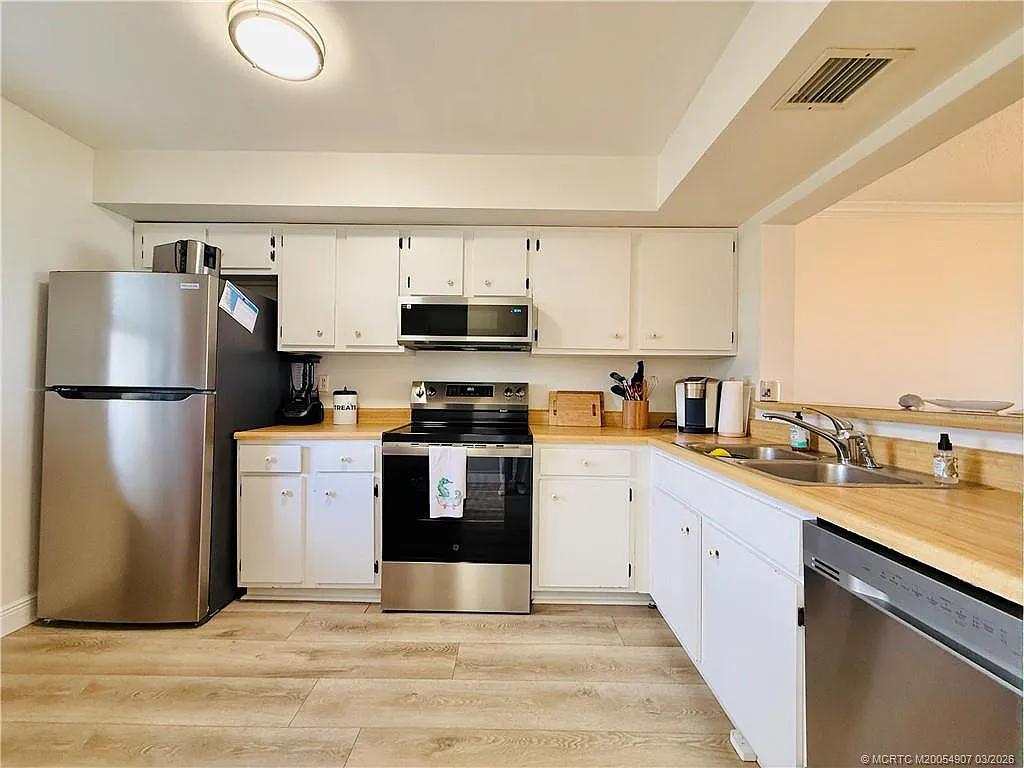 2 bed, 2.0 bath, 1053 sqft, $2,200 — Photo 3
