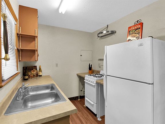5th image of 905 W 9th Ave
