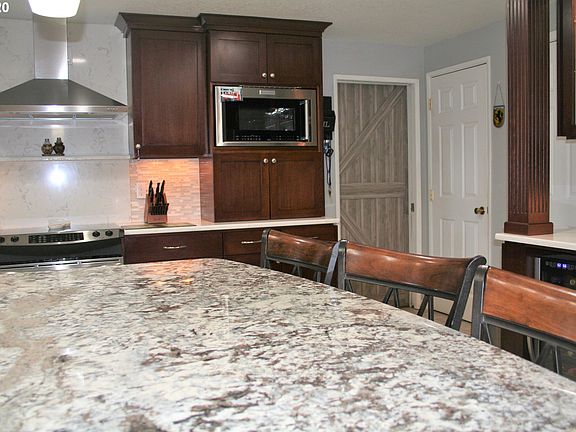 5th image of 2463 SE Heather Ct
