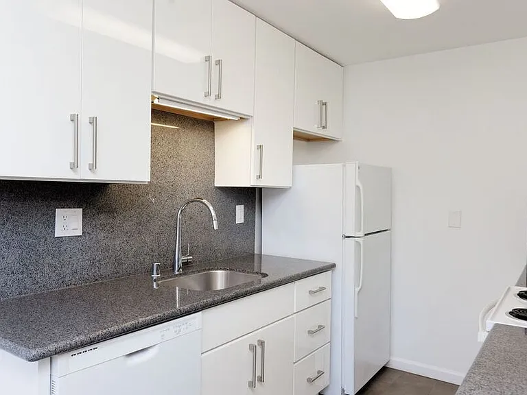 370 Staten Avenue — Photo 26