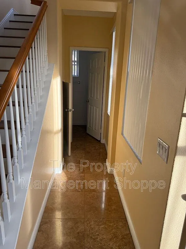 4 bed, 3.0 bath, 2635 sqft, $4,700 — Photo 4