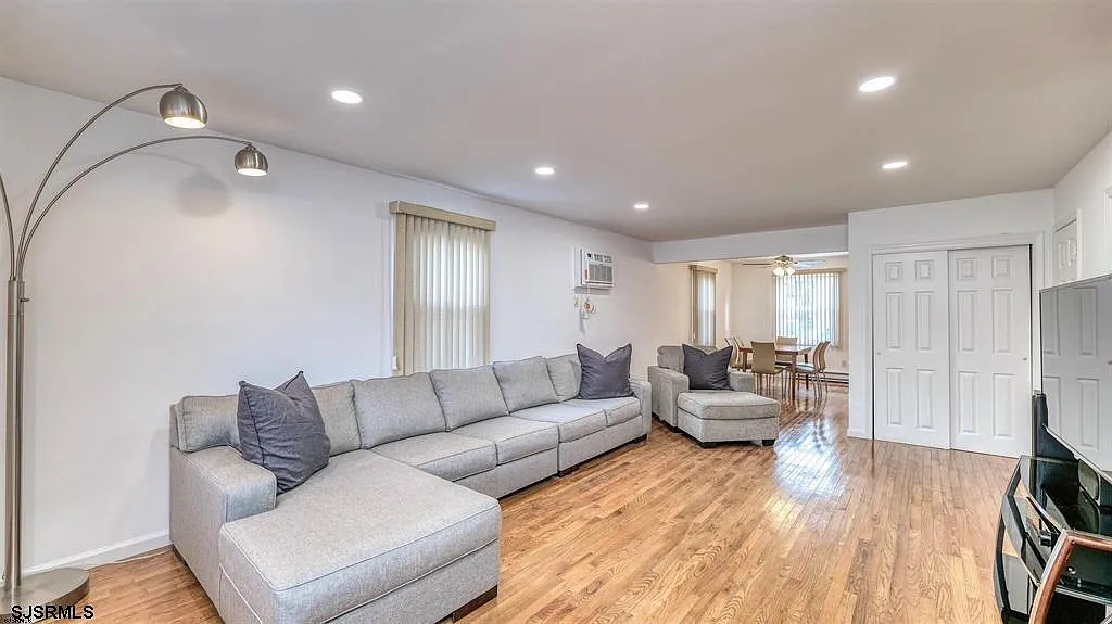 Building Photo - 9709 Monmouth Ave #C2