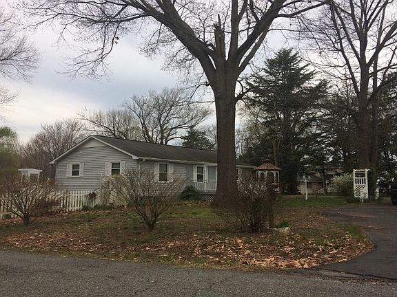 3rd image of 3400 Riverview Dr