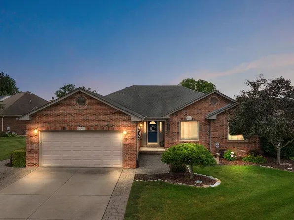 54561 Laurel Dr, Macomb, MI 48042