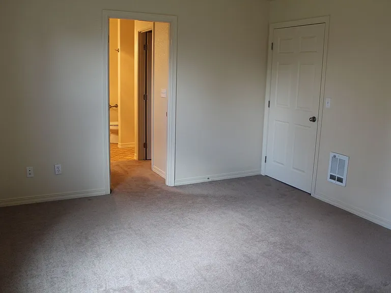 304 Willow St — Photo 9