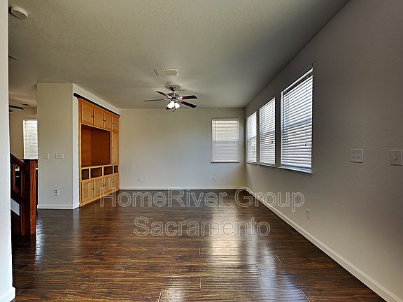 4th image of 2677 Woodfield Way