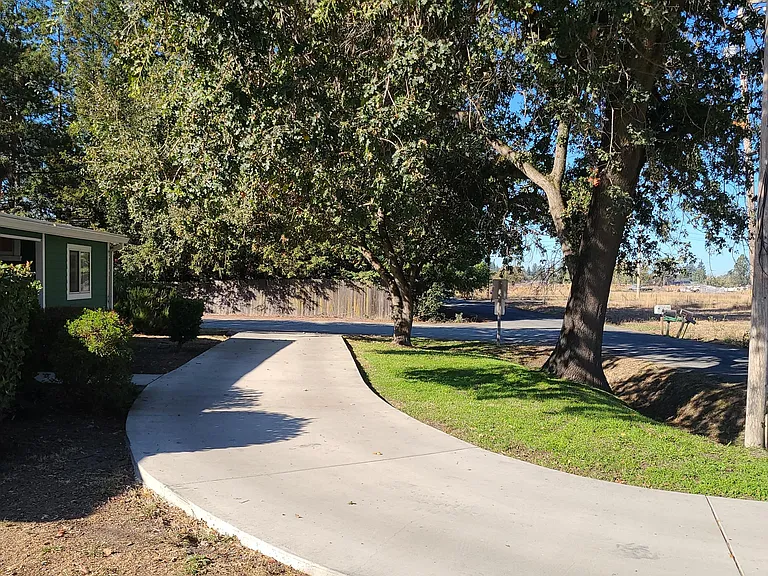 Horn Ave — Photo 15