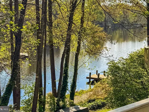 1563 Harpers Cove Ln, Reston, VA 20194