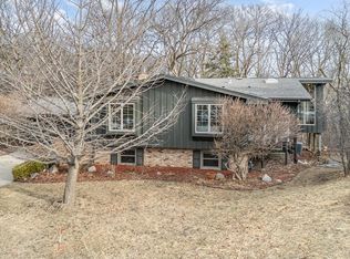 908 Woodlawn Ct, Burnsville, MN 55337
