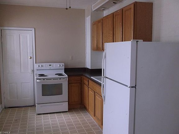2nd image of 2809 Archwood Ave #2