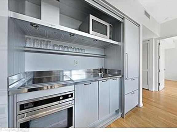 3rd image of 18 W 48th St APT 22D