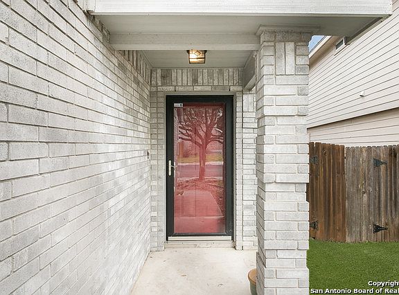 3rd image of 6935 Grapevine Lk