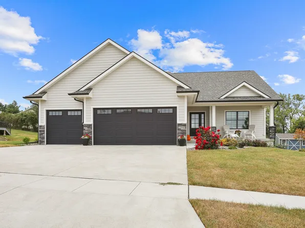 2960 Bos Ridge Rd, Pella, IA 50219