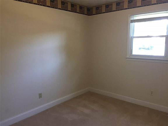 4th image of 944 N Russell St