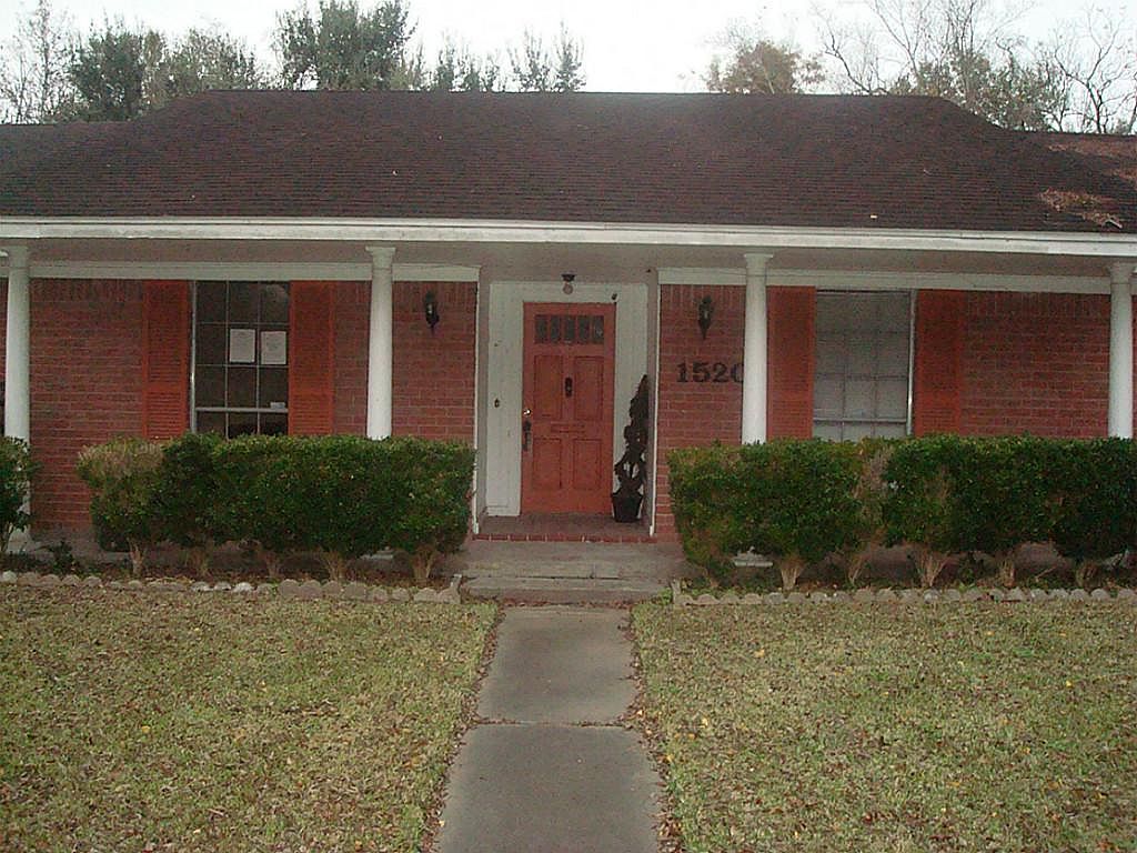 1520 W Blum St, Alvin, TX 77511 Zillow