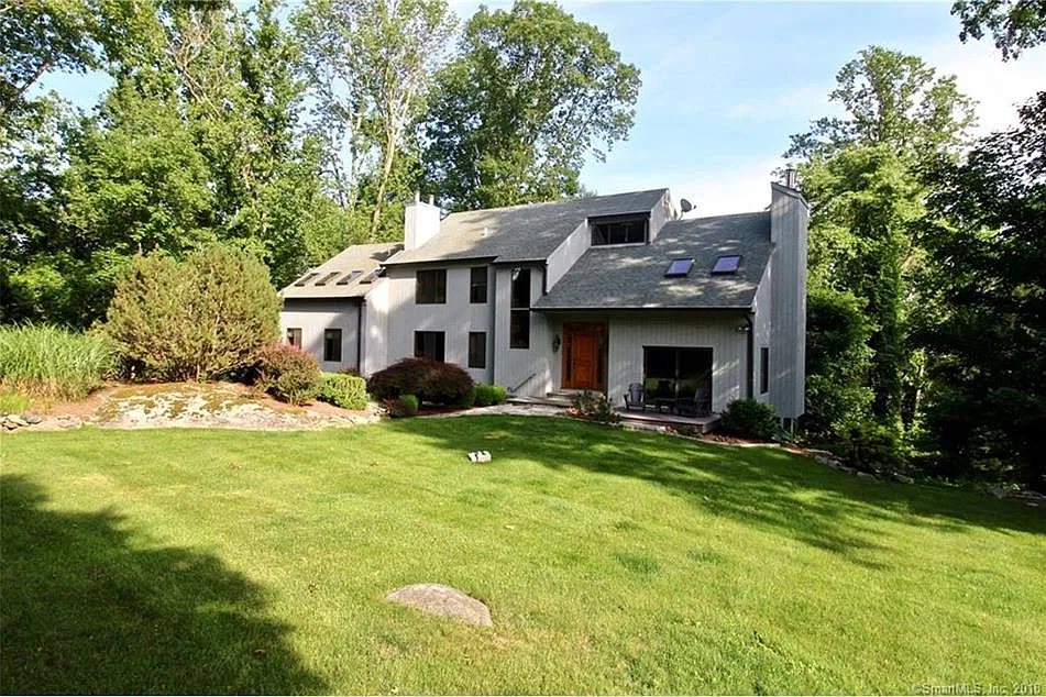 4 bed, 4668 sqft, $11,000 — Photo 1