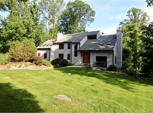 54 Fairway Dr, Stamford, CT 06903