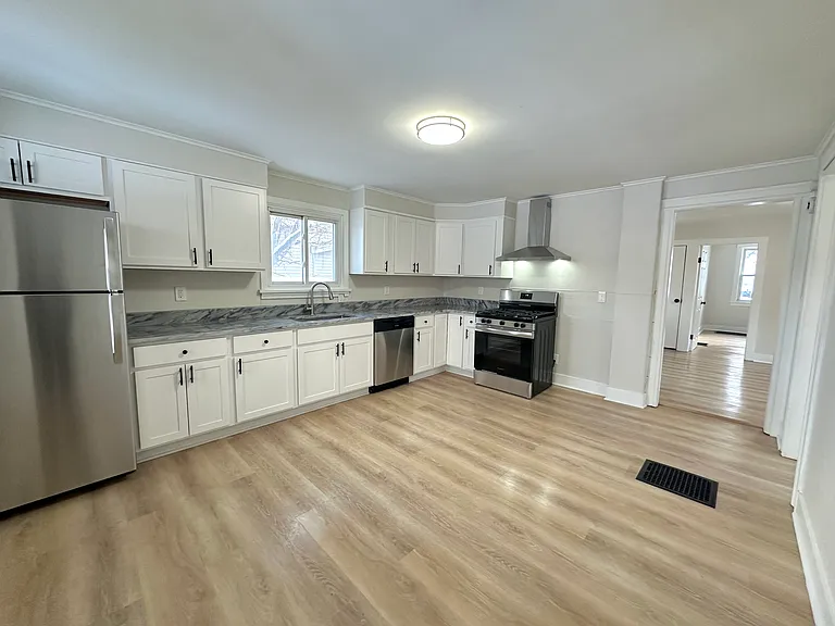 144 Sanford St #1 — Photo 3