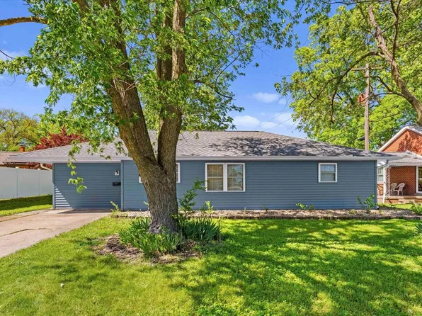 113 Brand Ave, Red Bud, IL 62278
