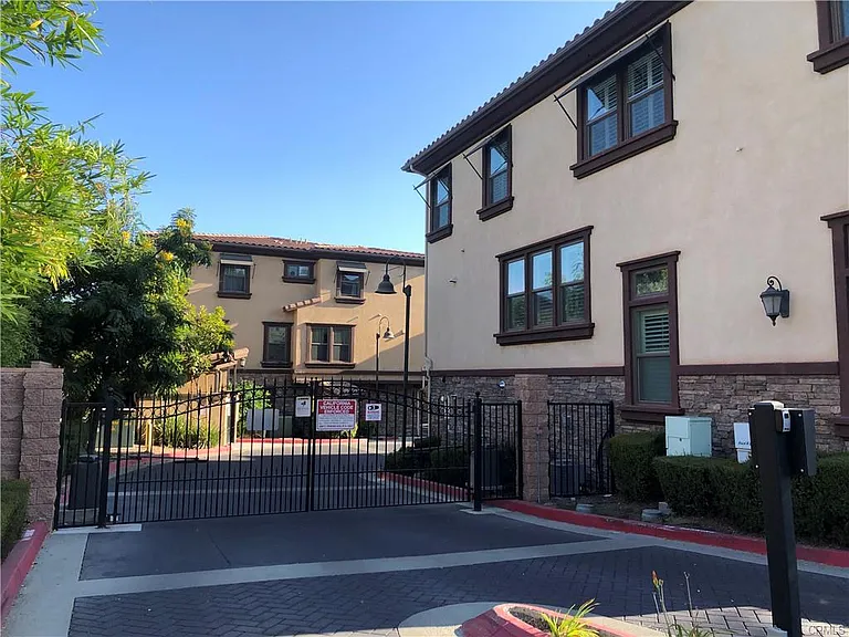 656 W Huntington Dr #O-2 — Photo 8