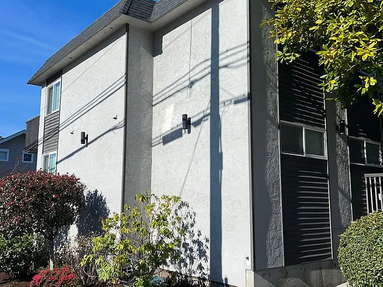 5900 SW Admiral Way — Photo 2