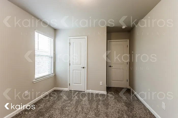 106 Royal Oak St — Photo 11