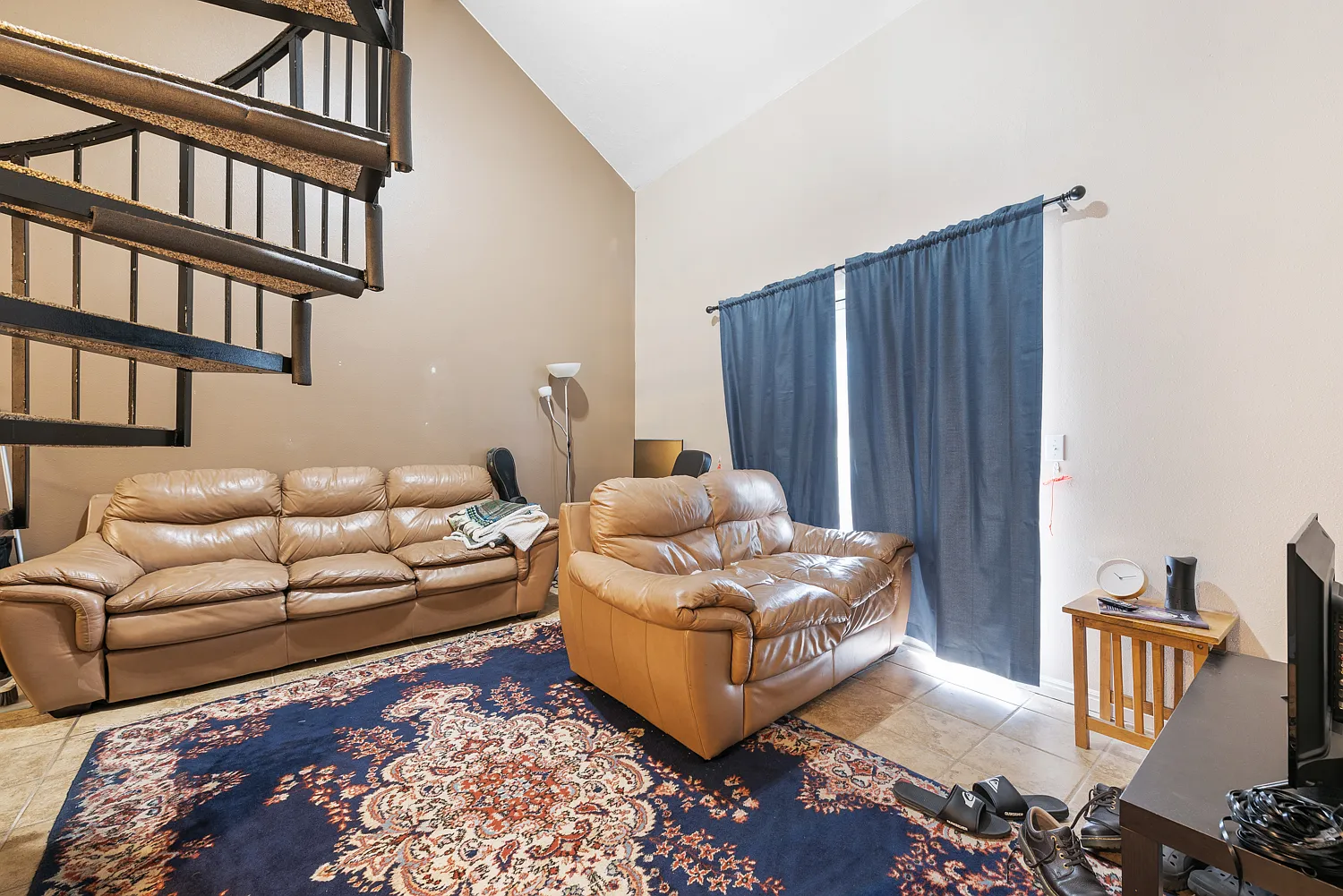 3 bed, 1268 sqft, $299 — Photo 2