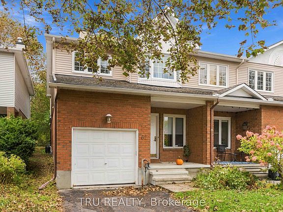2nd image of 62 Hunters Glen Cres