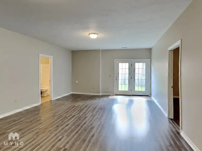 111 N Peach Brk — Photo 7