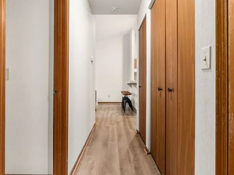 Southampton Apartments — Photo 9