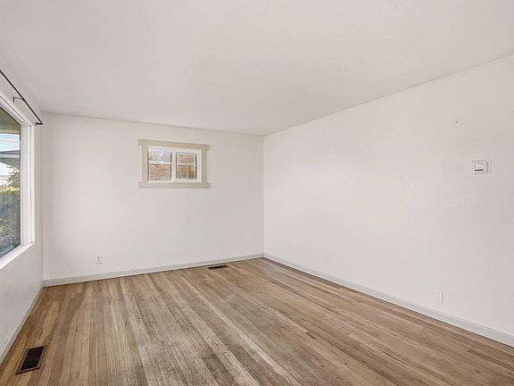 4th image of 1123 W Decatur Ave