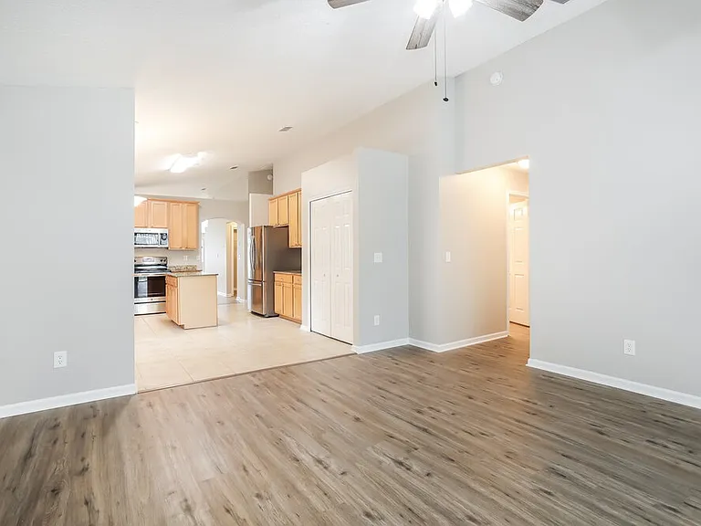 952 Silver Spring Ct — Photo 4