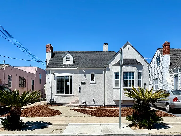 1833 108th Ave — Photo 1