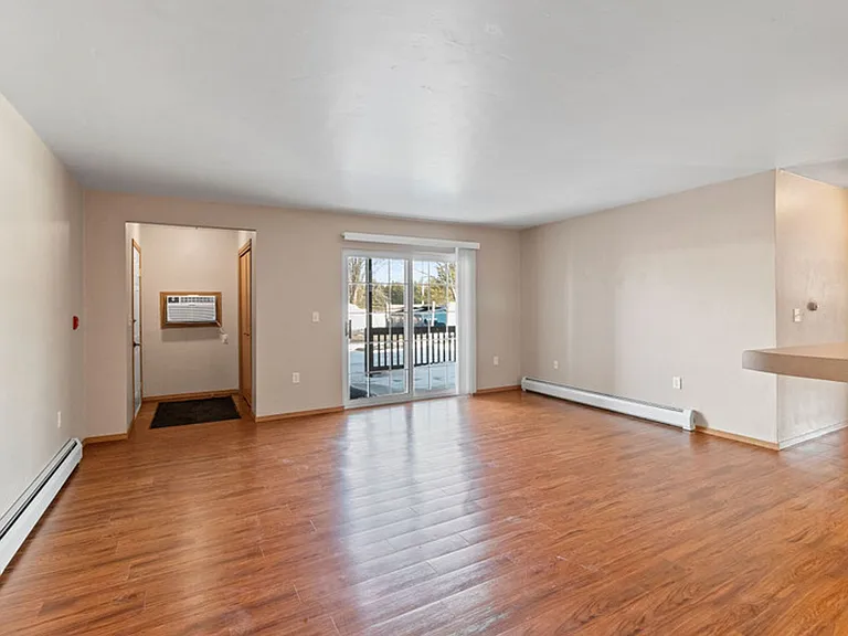 Charlotte Court Apartments — Photo 12
