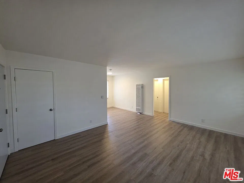 2 bed, 1.0 bath, 720 sqft, $2,400 — Photo 3