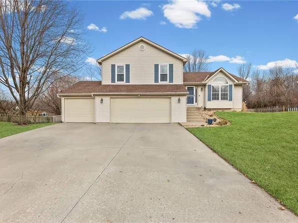 8712 N Sheldon Ct, Kansas City, MO 64153